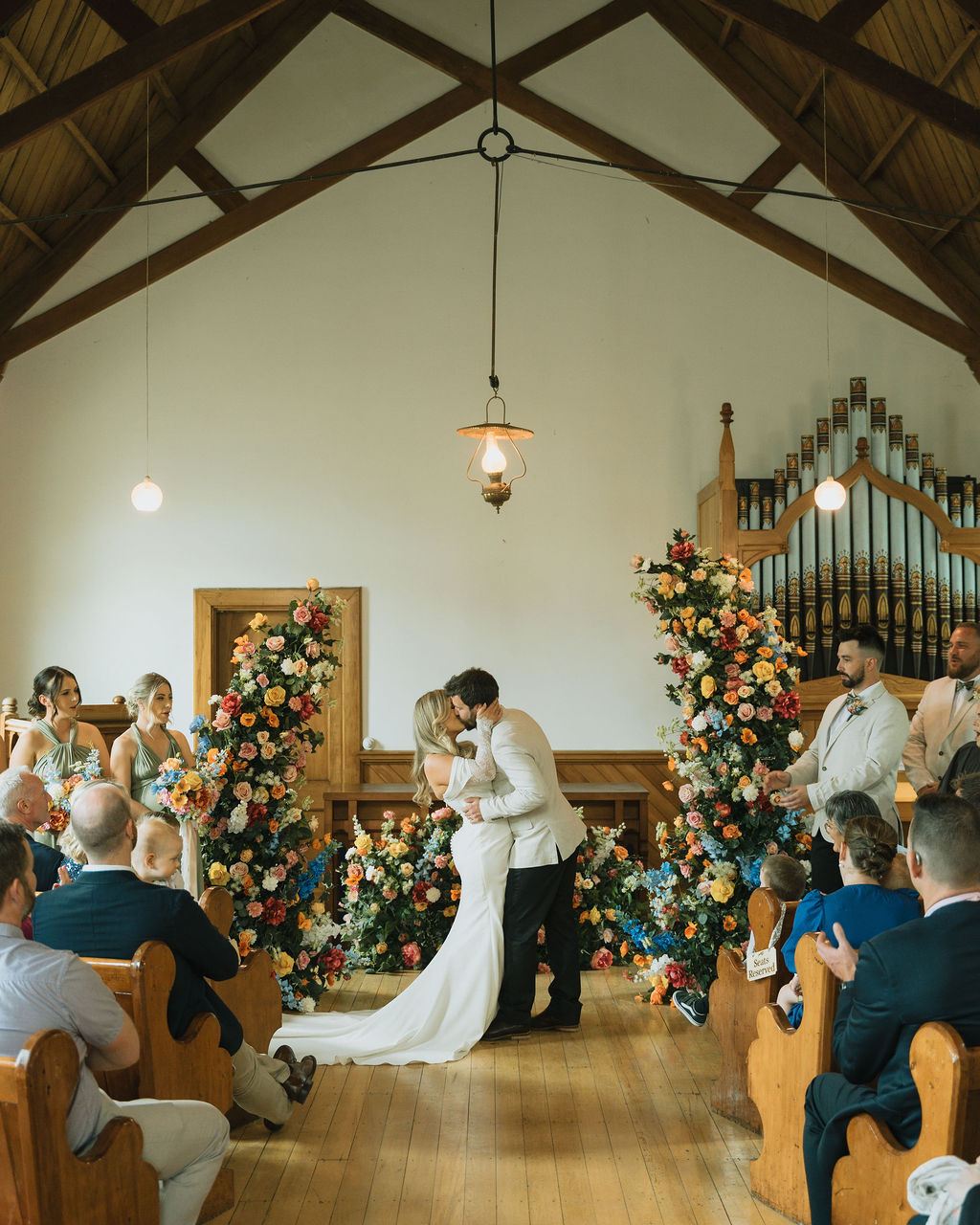Some highlight images from Emma & Ryan's wedding.
Captured by the talented Carter at @kendallstudio__
Venue: @ferrymeadheritagepark
Florals:@artificiellefloralco
Celebrant: @debbiehawkercelebrant
Hair Stylist: @laurenmaynardstyling
Makeup Artist: @mollybrownlee_