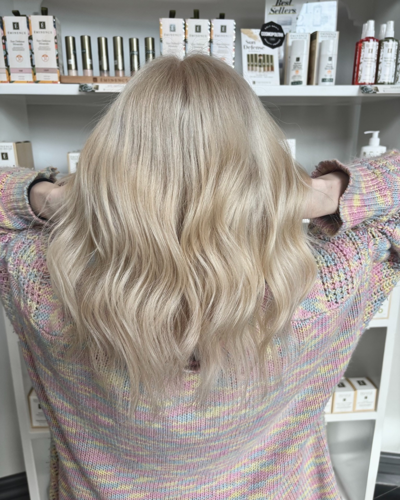 ❄🤩 This platinum transformation is giving pure radiance. Bright, clean and icy in all the right ways, it’s the kind of blonde that turns heads the moment you walk in the room.
Wanting to transform your hair? Our stylists can help you find the shade that feels right for you!
#cloud9hairandspa #indyhair #platinumhair