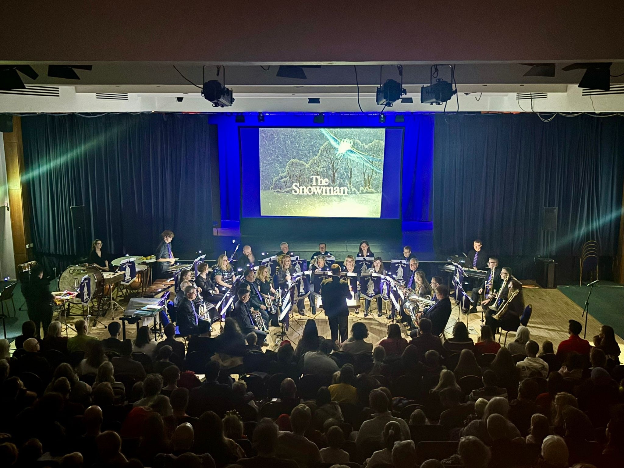 Fantastic day at @beaconwantage! Thank you so much for everyone who came along - we had the best time and hope you did too!
If you didn't manage to catch us today, we have another two performances next Sunday at @ameytheatre! Some tickets still available at www.wantageband.org/events
#BrassBand #Wantage #Snowman #Christmas