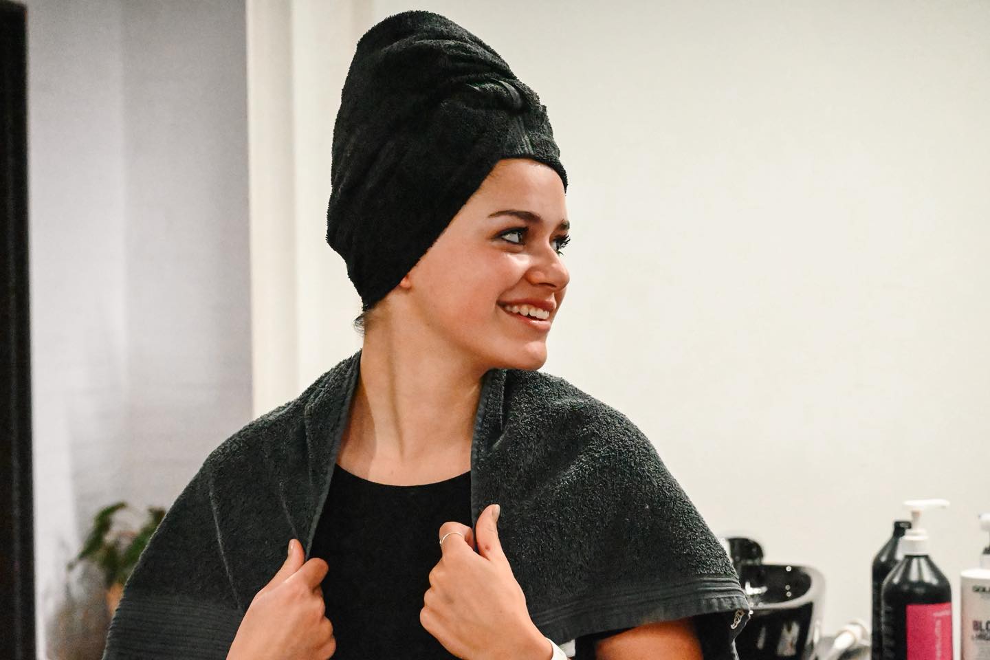 CHRISTMAS GIFT IDEA 🎄
A VOUCHER for any treatment/massage at The Vine 🌿
What makes it so perfect, is that you can easily get your voucher over WhatsApp | 061 547 2924 📞
#haircare #thevinespa #spoil #thevinesalon #thevinepmb #salonday #laserhairremoval #skincare #thevineaestheticandlaserspa #youdeserveaspoil #spaday #spoilyourself #christmas #christmasgift #giftideas