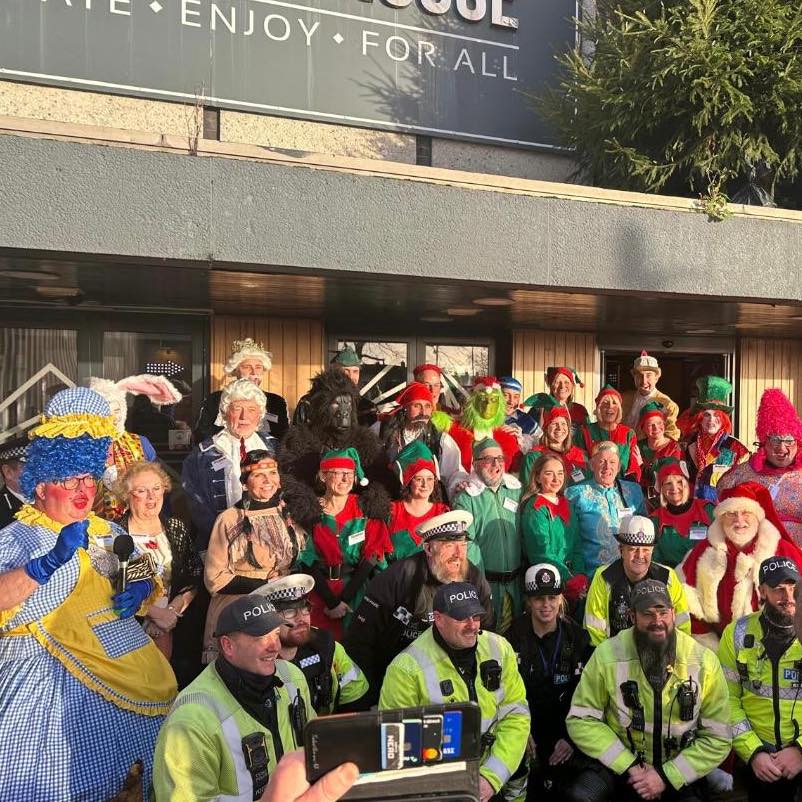 Santa was once again pleased to be able to support Daniel Robinson & Sons on their annual childrenโs limousine convoy today! ๐
Well done to their AMAZING team, as well as Essex Police, Essex County Fire and Rescue Service and the Harlow Playhouse for an amazing day! ๐๐ผ
And to all the boys and girlsโฆ.. youโre all DEFINITELY on Santaโs GOOD LIST โค๏ธ
