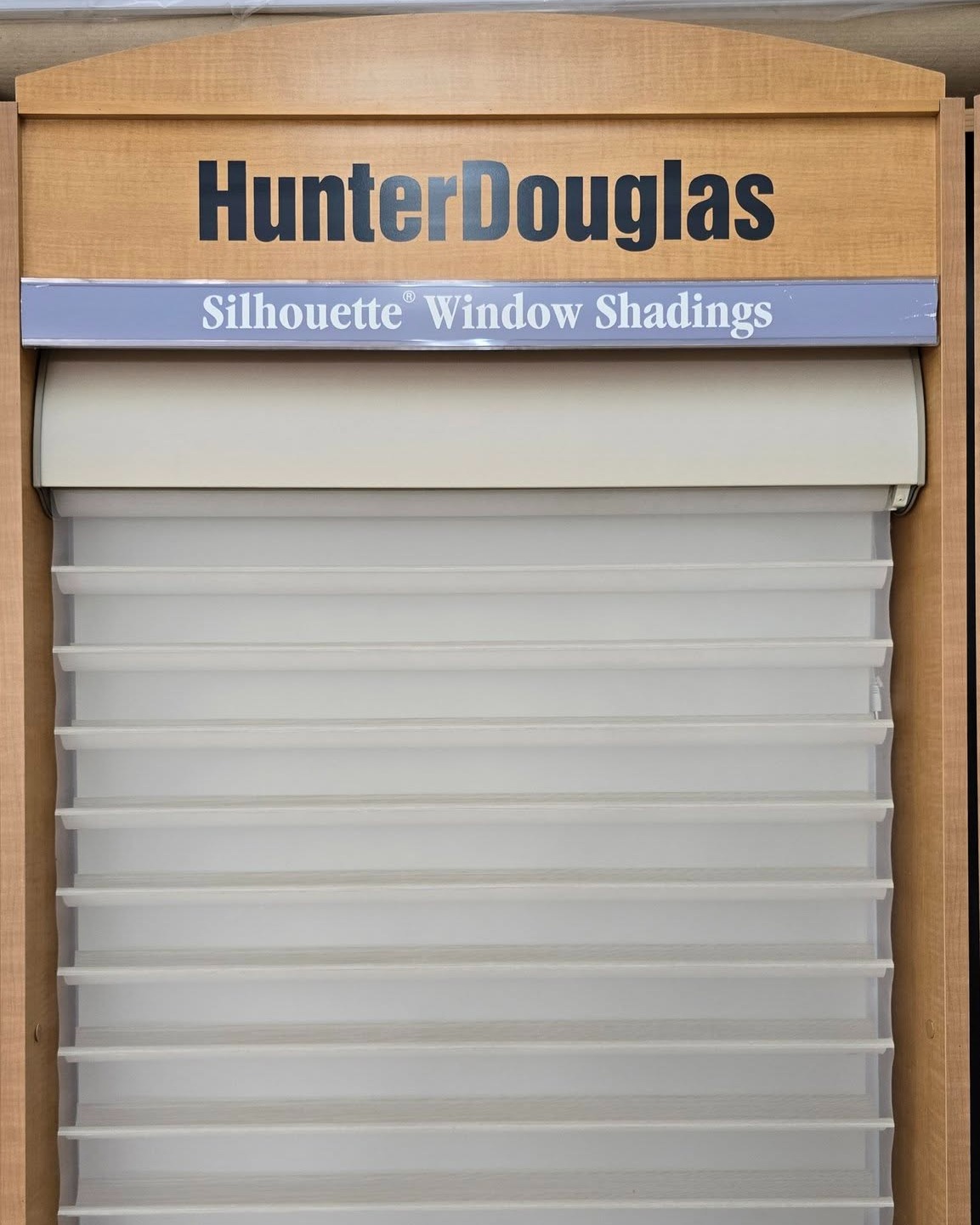 Hunter Douglas Window Treatments
Hunter Douglas offers some of the most innovative window treatments on the market, combining smart design with unmatched performance. Enjoy options like motorized shades, room-darkening fabrics, and energy-saving materials that enhance both comfort and style.
Visit House of Decor to see Hunter Douglas products in person and let our team help you choose the perfect fit for your home.
