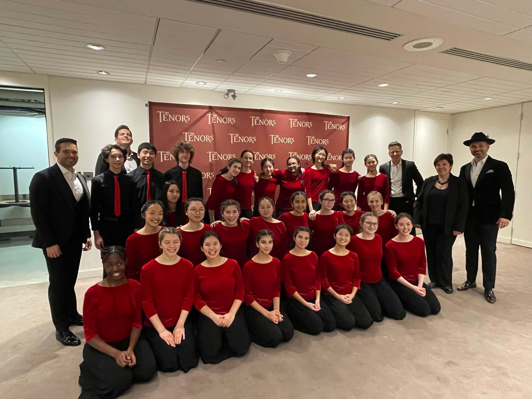 Still buzzing from last night! We had such a wonderful time singing with @tenorsmusic on the Toronto stop for their "Joy to the World" tour at @roythomsonhall. Thank you so much for inviting us to share the stage on those classic Christmas carols!
#TCCSings