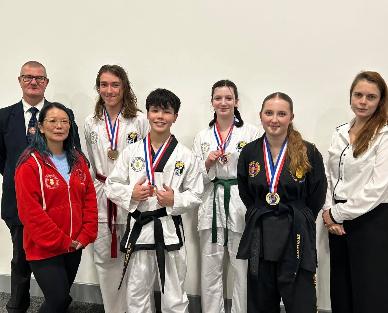 🎄 Sovereign TKD at the PUMA Christmas Open! 🎄
What a fantastic day — thank you to PUMA for hosting us and putting on a great event!
🥇🥉 Eryn
🥉 Daniel
🥇 David
🥉 Lydia
Huge thank you to the awesome Mrs Doyle for her support as always. 💙
Tough fights all round, and you did us so proud today! 👊✨
#SovereignTKD #PUMAOpen #Taekwondo #TKDLife #MartialArts #TeamSovereign #ProudCoach #HardWorkPaysOff #TournamentDay #ChampionsMindset #ChristmasOpen2025