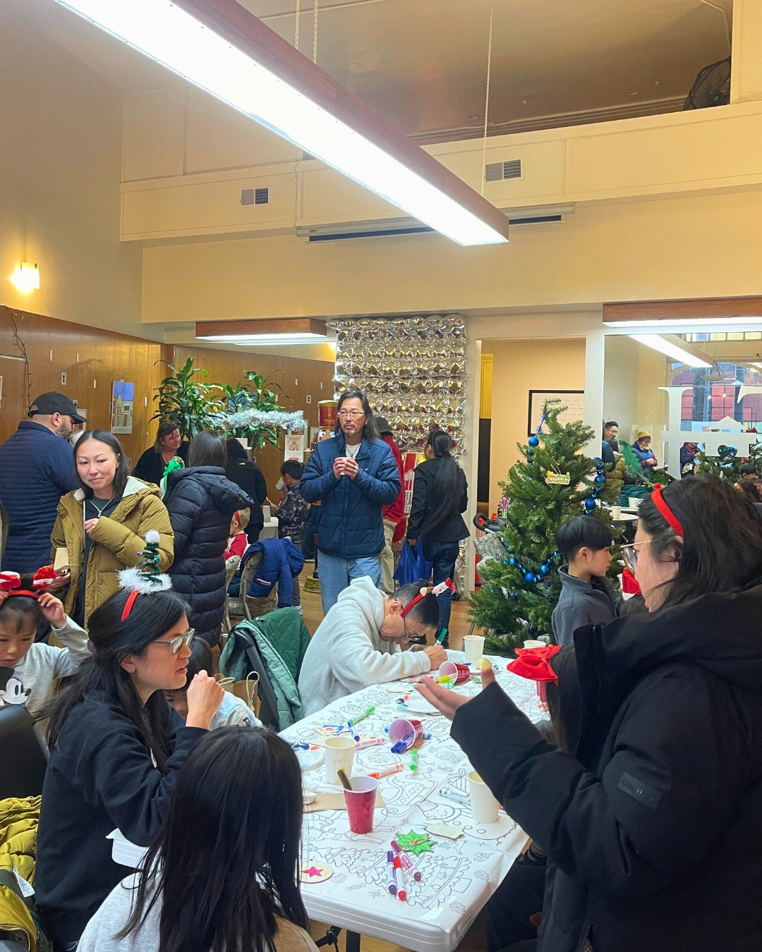 ✨🎄 Thank you to everyone who joined us for the Ocean Avenue Association Holiday Open House! 🎄✨ Yesterday was such a beautiful turnout — our office was filled with families, neighbors, creativity, and so much holiday cheer. From kids’ arts and crafts, and hot chocolate to simply spending time together, it was a lovely reminder of how special Ocean Avenue feels when the community comes together.
A big thank you to SFPD Taraval Station and Officer Butler for stopping by and bringing great energy and a sense of safety to the afternoon 🚓💙. Thank you as well to our staff and helpers who made the decorations and activities possible, and of course to all the families and little ones who came out, colored, crafted, and had fun with us 🎨☕️✨.
#oaacbd #oceanavesf #ingleside #community #communityevent #happyholidays