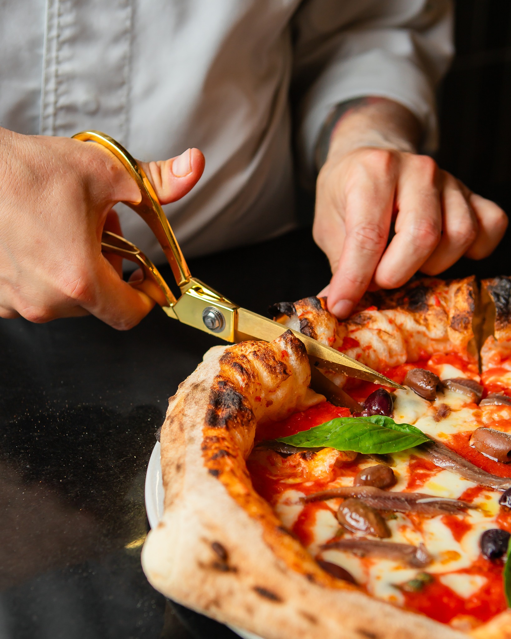 🍕❤️ Danke, liebe Augsburger!
Dank euch konnten wir 245 Margherita-Pizzen verkaufen und einen tollen Betrag von 1.225 € sammeln. 🎉
Dieser Erlös geht direkt an unsere beiden Herzensorganisationen:
✨ Lichtblick e.V.
✨ Glühwürmchen e.V.
Ihr habt nicht nur Pizza geliebt – ihr habt auch Augsburg ein Stück heller gemacht.
Danke für eure Unterstützung, eure Begeisterung und dass ihr gemeinsam mit uns Gutes getan habt! 🙌💛
#nuvaaugsburg #spendenaktion #lichtblick #gluehwuermchen #communitylove #pizzalove #danke #augsburg