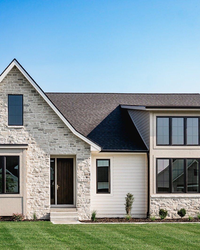 This exterior 😍
From the stone to the large windows, there is so much to love in this home!
#dynastyhomes #customhomebuilder #iowahomes #desmoines #luxuryhomes #homeinspo #dreamhome