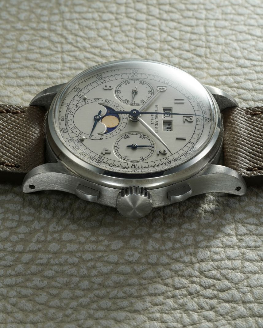 Patek Philippe Ref. 1518 创下“史上最贵”拍卖神话!😎
这款制作于1943年的不锈钢Ref. 1518,在最近的一次拍卖中再次引起轰动。腕表最终以 14,190,000瑞士法郎(约合1,760万美元)的价格成交,不仅成为史上最昂贵的Patek Philippe古董腕表,更超越了其九年前创下的1,100万瑞士法郎(当时约合1,100万美元)的纪录。
🌐Link in Bio
#tictoctime #patekphilippe #PatekPhilippePerpetualCalendar