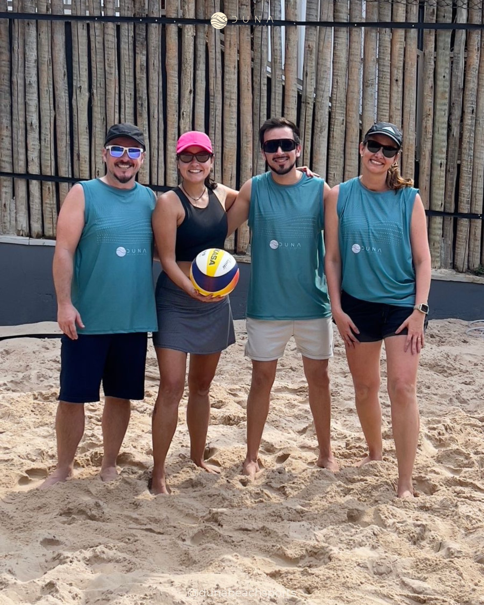 Mais alguns registros da nossa confraternização de vôlei de praia que rolou no final de novembro e já deixou saudades.
Foi aquele dia de jogo, risadas, parceria e a vibe que só o Duna sabe criar.
Que venham os próximos momentos como esse!
