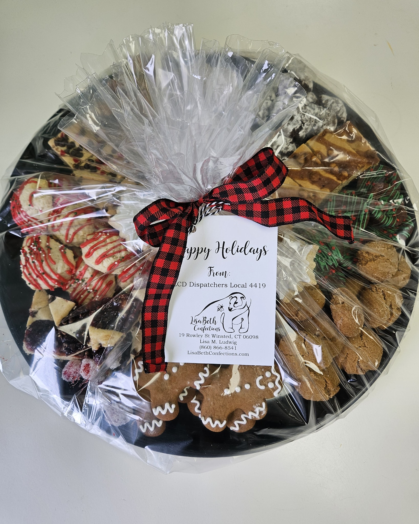 Hey did you know we also have cookie platters avaiable for order. Support local for your Holiday parties available in multiple sizes and price points. Message for more information. Looking for a showstoping center piece that you can eat? Try a 3D christmas Tree. Avaiable in three sizes and either sugar cookies or gingerbread.