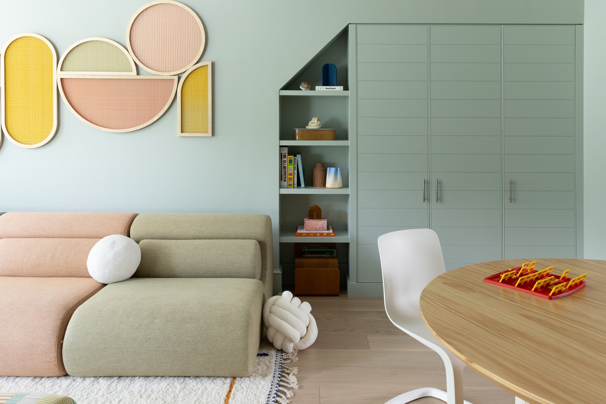 A bright, playful living area shaped by custom built-ins and sculptural furnishings. Soft colors and thoughtful details make this space feel both modern and inviting.
Photograph: @emilyobrienphoto_design
Architect: @mcalpinehouse
Interior Design: @changoandco
#luxurybuilder #customhomebuilder #familyroomdesign #moderninteriors #playfulinteriors #builtins #customcabinetry #softpalette #interiordetails #homeinspiration #designinspo #livingroominspo #luxuryinteriors #classicinteriors #newenglandhomes #cozyhomevibes #warminteriors #interiorstylelover #timelessdesign #creativehomes