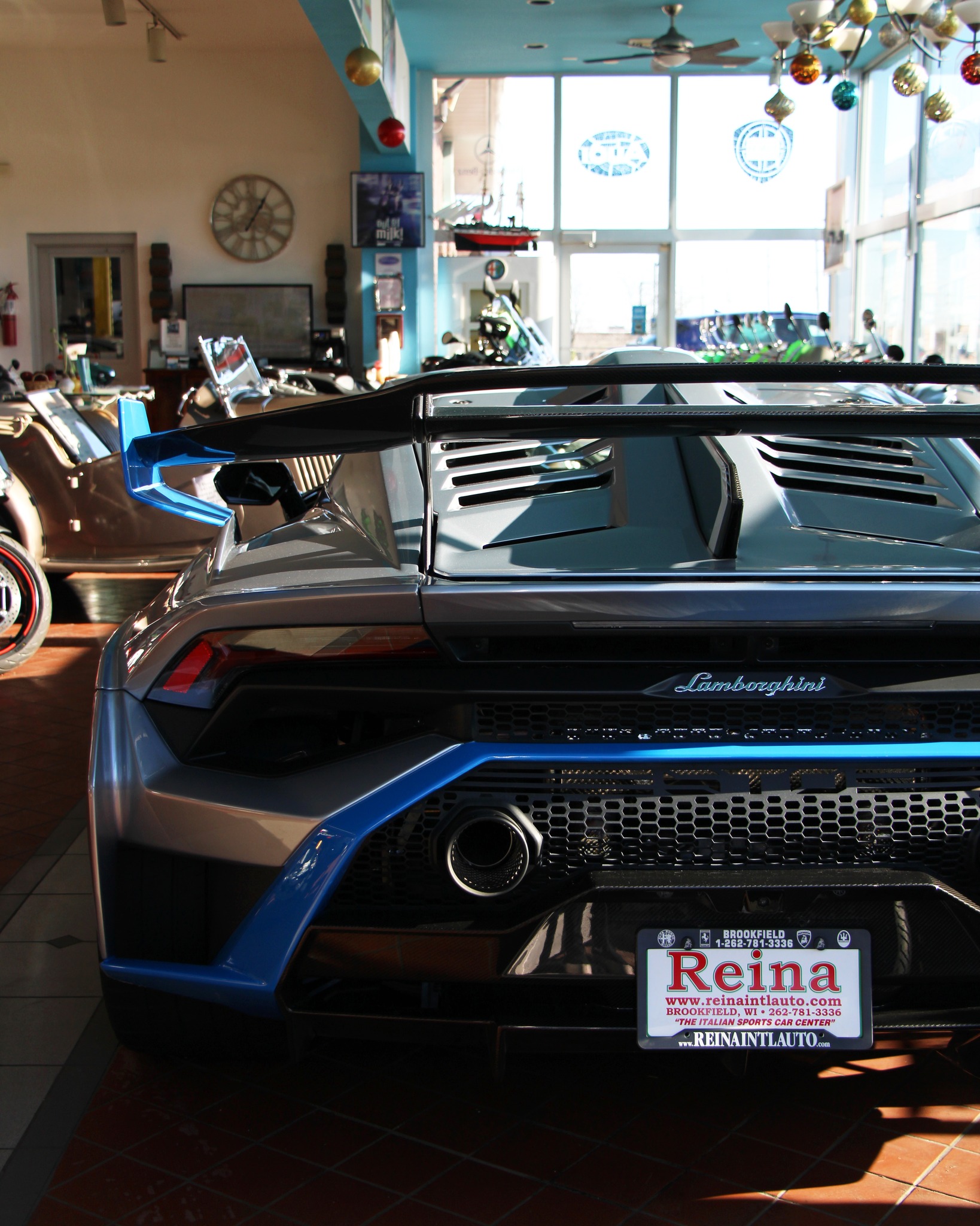A Lamborghini Huracan STO currently for sale at @reinaintlauto, one of my clients 📸 Located in a suburb of Milwaukee, they sell everything from Ferraris to Vespas 🏁
#lamborghini #lamborghinihuracan #lamborghinihuracansto #huracansto #lamborghinisto #lamborghinis #lamborghinigram #lambos #lambo #lamborghinilife #supercar #supercars #exoticcar #exoticcars #luxurycar #luxurycars #luxurylifestyle #luxurygram #luxurylife #luxurygoals #luxuryliving #luxury #photographerlife #selfemployedlife #dreamcar #dreamcars #scm2178 #milwaukeewisconsin #milwaukeegram #milwaukee