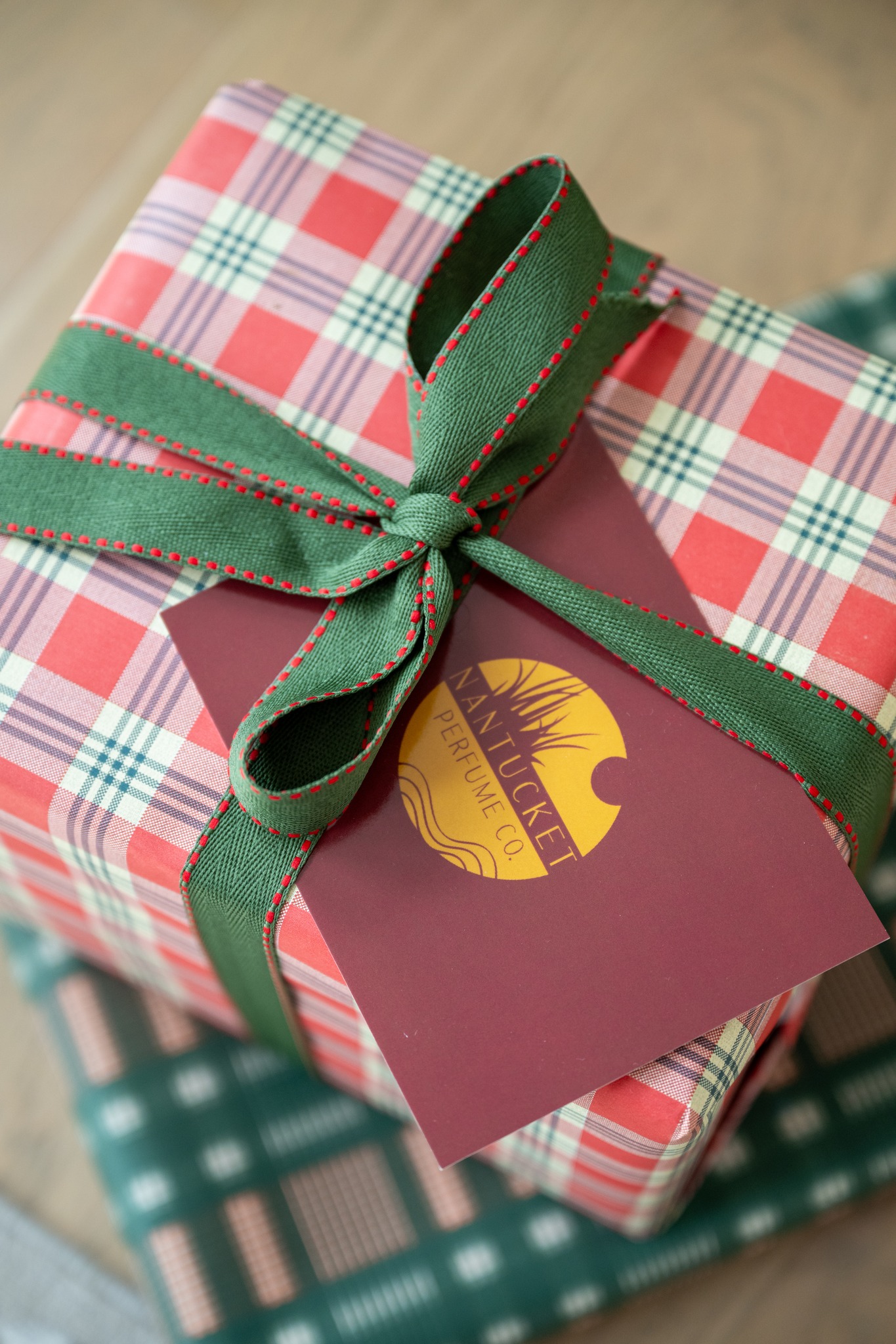 Nantucket Perfume Co. figured out how to bottle up holiday magic! 🎄✨ A peek from our mini seasonal shoot with @nantucketperfumes, bringing their signature and seasonal scents into the holiday spotlight.
Photography + Marketing for #BlueSevenClient | @nantucketperfumes
#digitalmarketing #photography #socialmediamarkeing #marketingagency