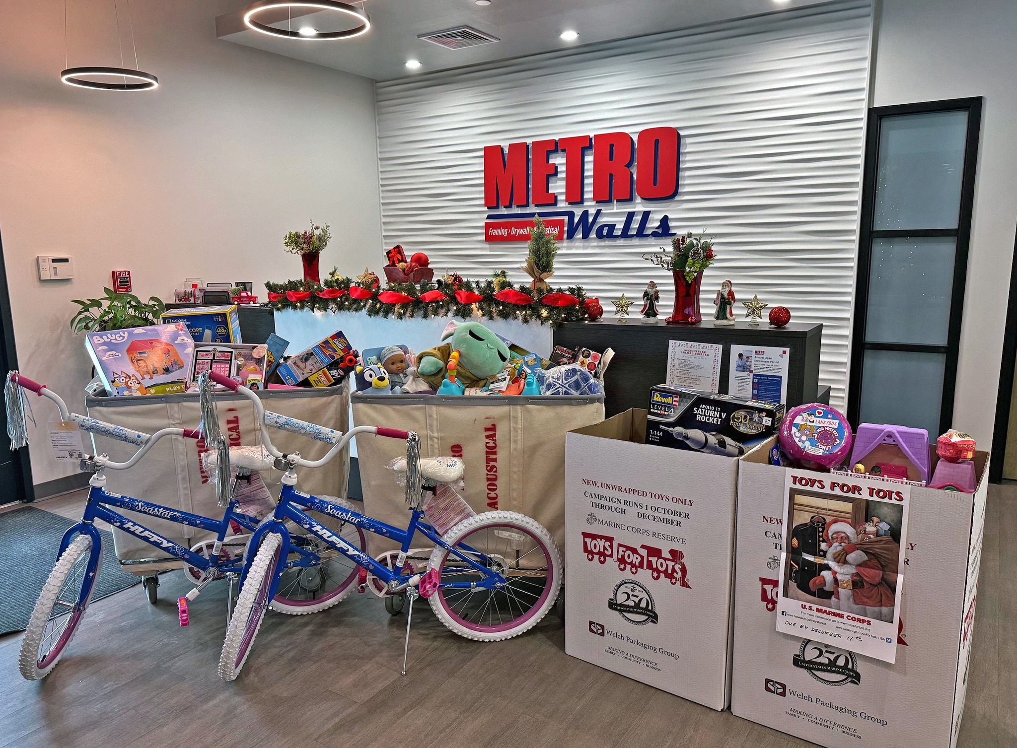 @metrowalls putting safety — and spirit✨ — first.
For the second year in a row, our AMAZING team of foremen chose to forgo their shared safety bonus and instead donate the entire pot to helping more children open something special this holiday season.
We talk a lot about being one team here at Metro; it’s gestures like this that remind us we are all one community, too. 🎁❤️🎄
#MetroWalls #EmployeeOwned #SeasonOfGiving #ToysForTots
Special thanks to Matthew Gifford for organizing all logistics!