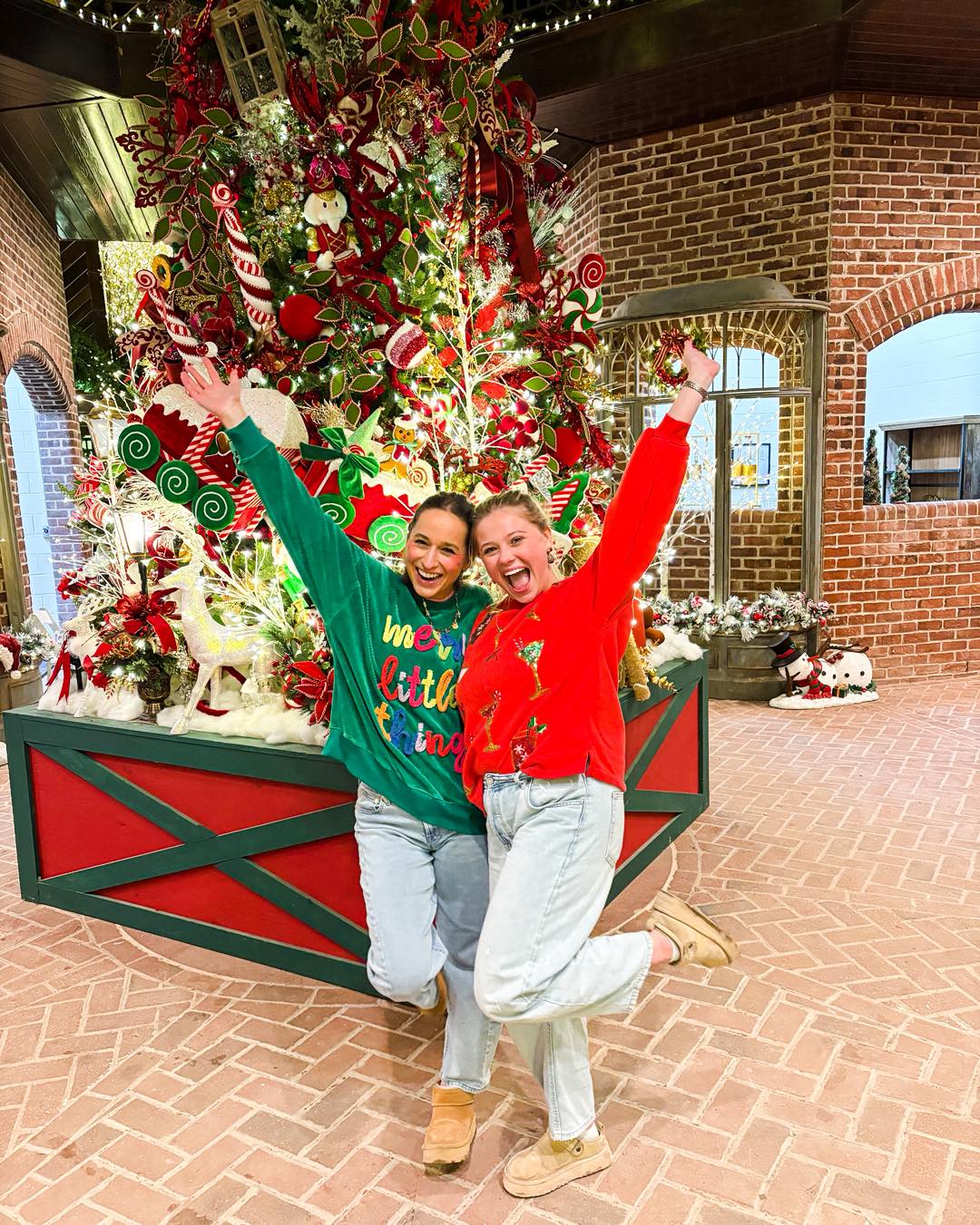 Sending out a huge THANK YOU for an amazing weekend in Lake Charles! 💌 We we swept away with the southern hospitality of each vendor and person we met!
Visiting with yall is why I do what I do!! And my girl Amelia is here to spread the joy with me everywhere I go. Amelia, I can’t thank you enough for helping me make this weekend even more special! & Kenneth, of course on take-down crew!
We had an absolute blast in the Texas of Louisiana & we will be seeing you again @ Lake Charles 🤠
It’s not often we get a vendor show & concert all in one! Thank you 🫶🫶🫶