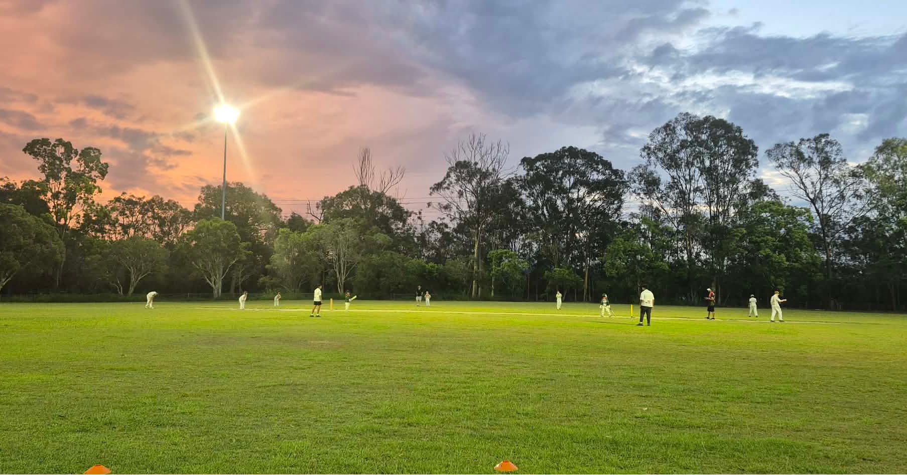 How good is this night cricket caper 😎
A number of our junior games were played under lights last night, with Div 9 Cobra Slither taking home bragging rights in their all-Loganholme derby match against their mates in Cobra Blast! Div 6 Cobra Storm put up a good fight against Greenbank but ultimately fell short, but it was a great end to a strong season for these kids who have been getting their first taste of leather ball cricket!
Elsewhere, our Div 3 Cobra Shadow lads took on their buddies in Div 2 Beenleigh/Loganholme in a friendly at Dauth park to cap off their respective seasons, with Div 2 Pirates/Cobra vengeance coming out on top.
More junior cricket wrapping up today with Div 5 Fury, Div 4 Strike & Inferno and Div 8 Rattlers playing their final games for the pre-Christmas season.
Go Cobras 🐍🐍🐍