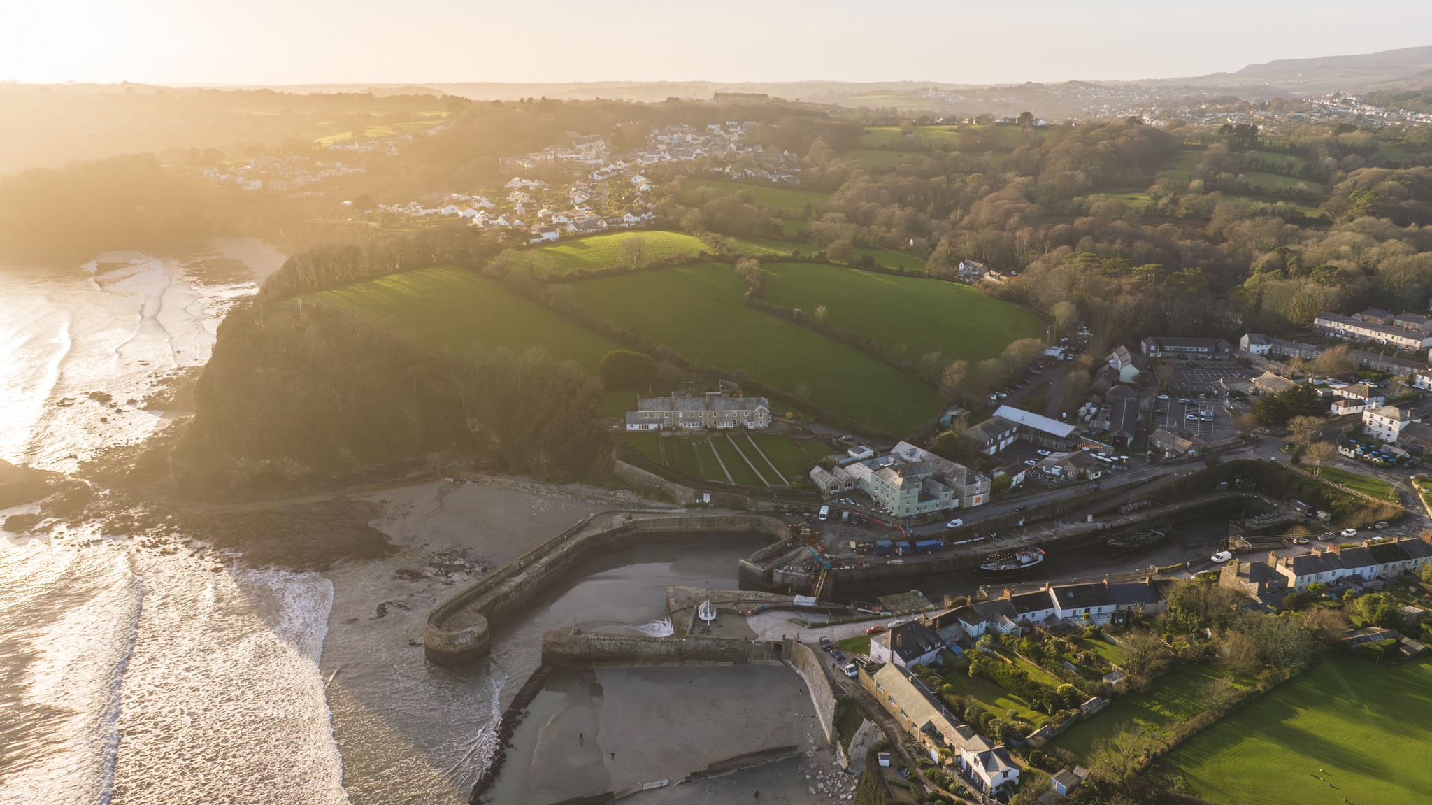 Another magic evening down at @charlestownharbour āØ
I was on-site capturing a lockgate update shoot, and as I wrapped up, the sun dipped low and washed the whole harbour in golden light⦠absolutely unreal from above.