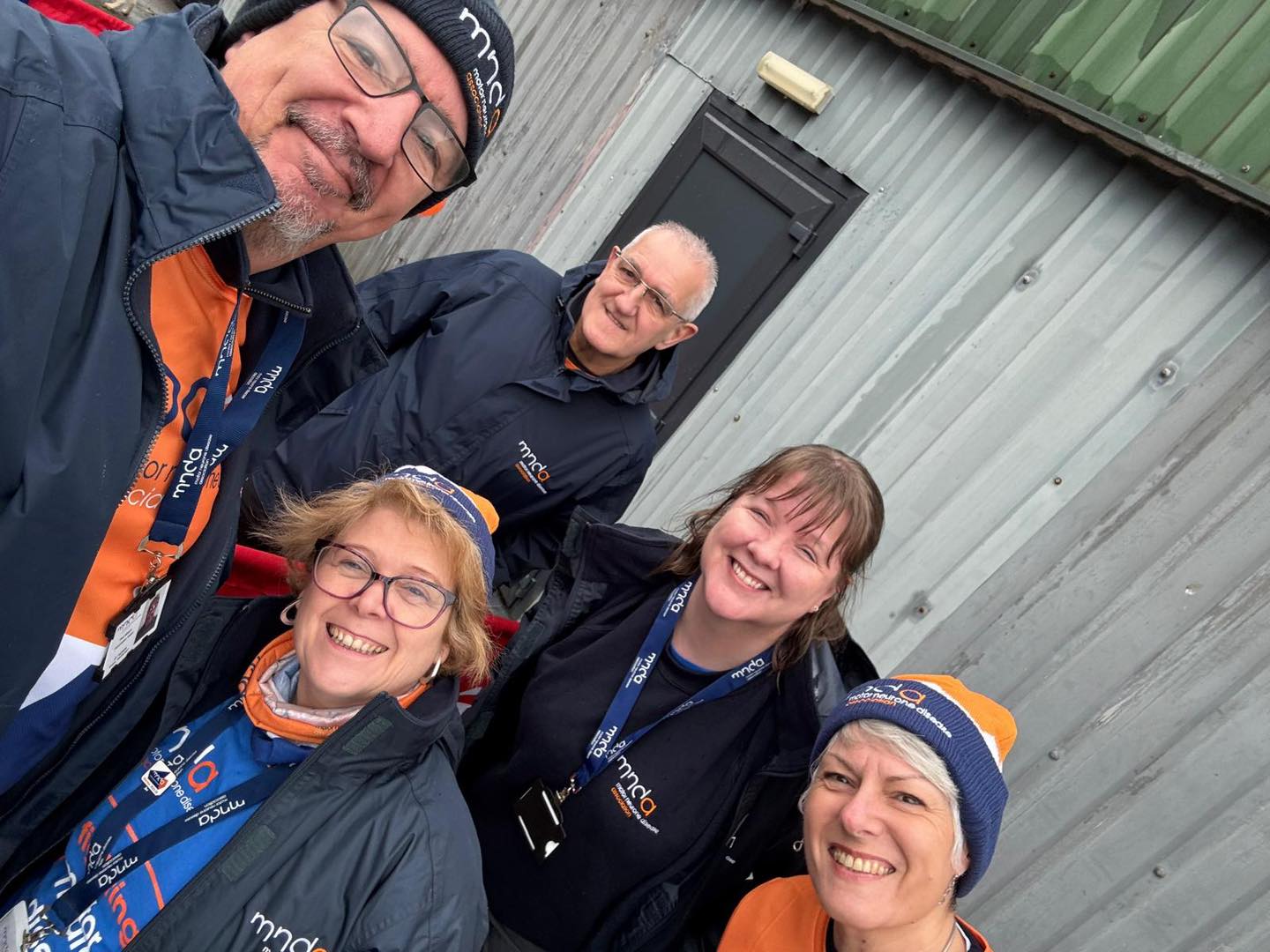 An incredible ยฃ5593 was raised though our bucket collection during Kevin Sinfieldโs challenge in Swansea last week!
Huge thank you to our volunteers who lined the route for him and to each and every one of you who donated!