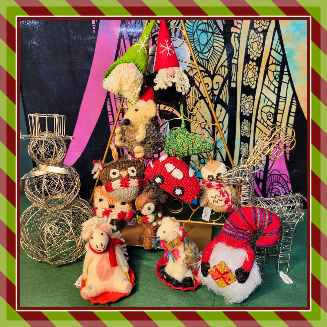 You know it's cold when even the #reindeer is wearing a #scarf! #christmas #shoplocal #westkelowna #fairtrade #handmade