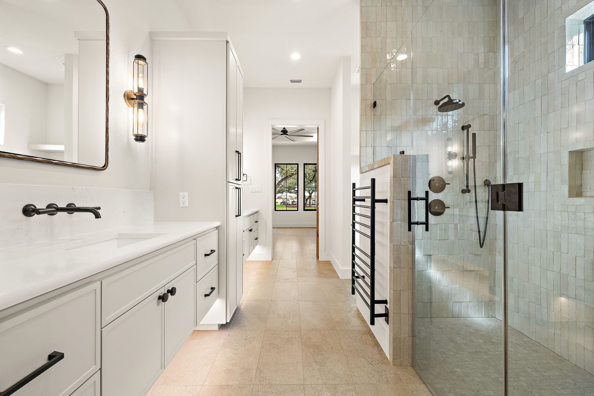 A bathroom you'll never want to leave
Builder: @baccusjackson_builders
#pddtexas #georgetowntexas #customhomesgeorgetown #architecture #primarybathroom #ashleyadamsmedia
