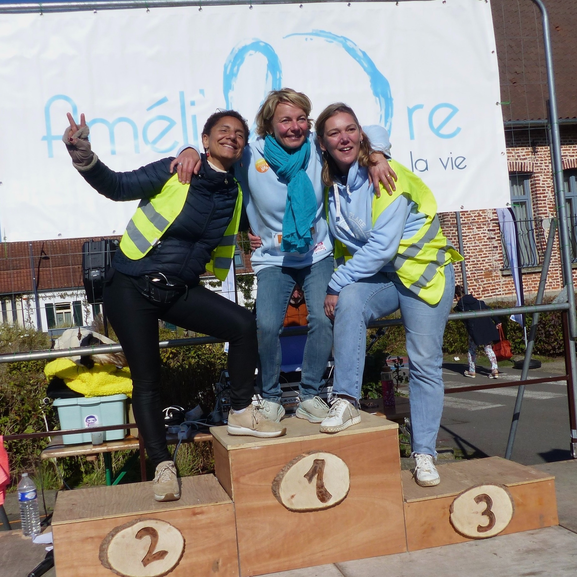 C'est avec une profonde émotion et une réelle tristesse que nous vous annonçons qu'Yvonne nous a quittés en ce début de semaine🙏.
A l'initiative des Courses Nature de Bourghelles, elle tenait à faire de cet événement un moment de fête et de partage intergénérationnel où chacun pouvait participer, sportif ou non.
En plus d'une amie, nous perdons une énergie contagieuse, un enthousiasme pour fédérer, une organisation hors pair et un sourire éternel...
A nous de poursuivre cette aventure avec vous et de l'emmener dans toutes nos éditions à venir...❤️
#CNB #coursesnaturebourghelles #LutterContreLeCancer #ameliorelavie