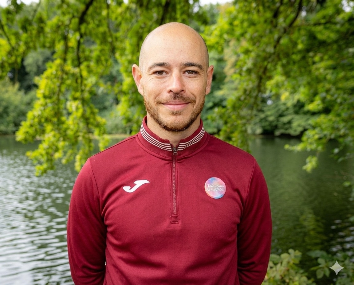 🔥 Nouveau directeur sportif au GCD !
Aujourd’hui, on vous présente Hugues Thomas, 30 ans, installé à Nice et diplômé du DEJEPS cyclisme traditionnel.
Avec des expériences allant du U19 au niveau Continental, en France comme en Allemagne, et en UCI Cyclo-cross, Hugues apporte une vraie expertise du haut niveau. 🚴♂️⚔️
Il rejoint le GCD après une collaboration avec Thierry, pour aider à construire le calendrier U19–U23 et accompagner les coureurs en course et à l’entraînement.
💛 Ses valeurs : écoute & disponibilité
🚀 Sa motivation : voir naître un groupe soudé, enrichi par la diversité des parcours
🗣️ Sa phrase fétiche : « Nous aimons tous gagner, mais combien aiment s’entraîner ? »
Bienvenue Hugues dans la famille GCD ! 💛
#GersCyclingDevo #TeamGCD #DirecteurSportif #DreamBigger #Cyclisme
Véranda et Verrière de France @crealudiffusion @eleclercauch @sosparebrisepluslislejourdain @ozarm_sport @21street_gaming
@jomasport @groupama @lacdelagimone.fr @reflectin.fr @lasallesaintchristophe STSI @chateausaintmartory GUIA @kcocafe @nvdp_bikefitting @tbrsportperformance MC3M final video