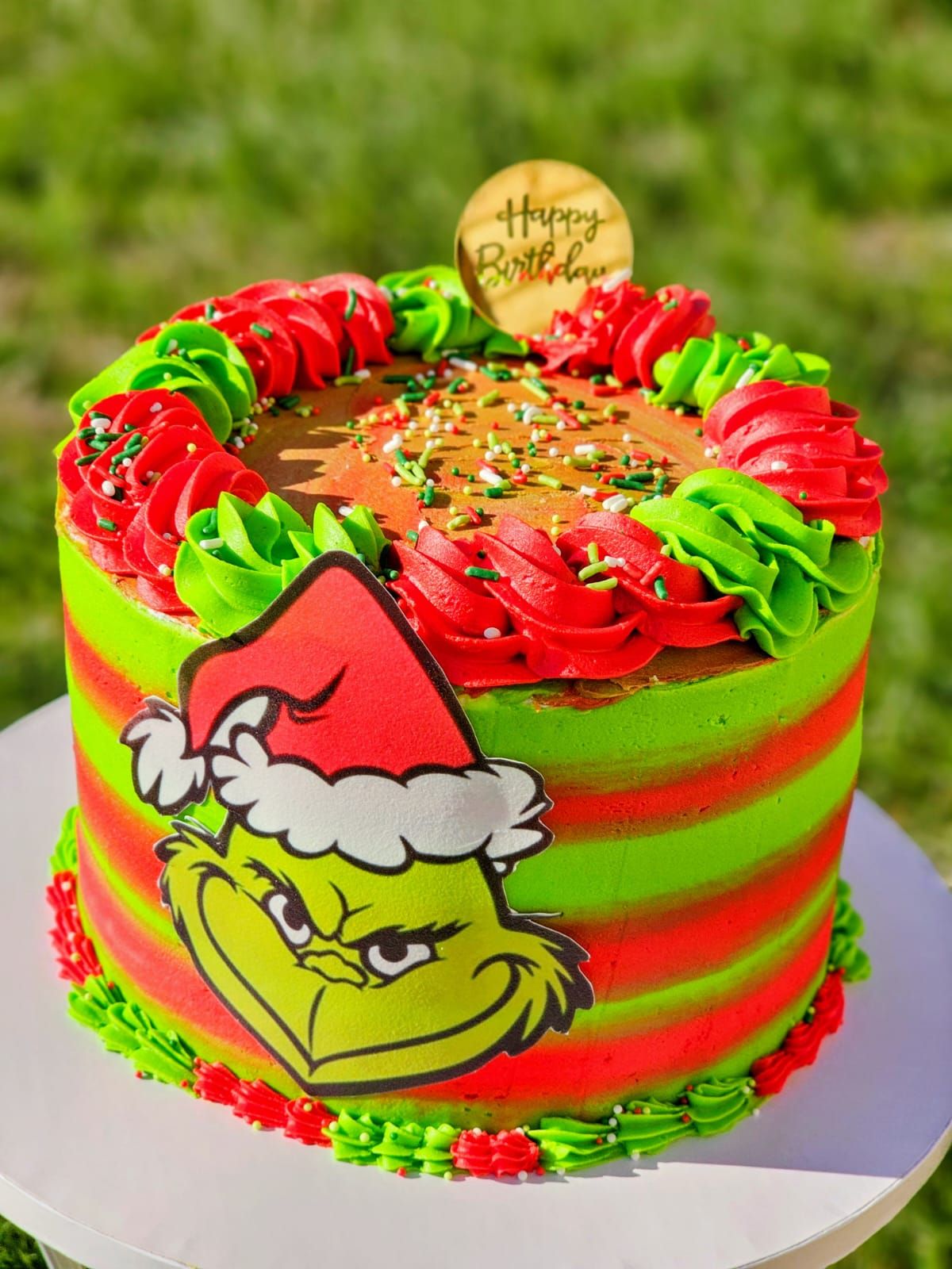 This has nothing to do with my 12 days of Christmas but...its festive!
So, I'll share it because its my page and I haven't shared a decorated cake in a minute AND I can do what I want to 🤣🤣🤣🤣
Enjoy!!!