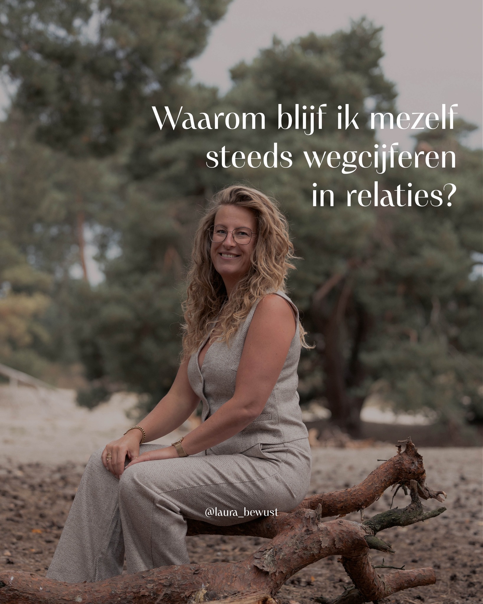 Er is een zin die we bijna allemaal moeiteloos uitspreken: “Het maakt mij niet uit.” Maar dat is een leugen. Een sociaal geaccepteerde leugen die je inmiddels zo vaak hebt uitgesproken dat je hem zelf bent gaan geloven.
En misschien vraag je je tegenwoordig regelmatig af: “Waarom cijfer ik mezelf steeds weg in relaties?” of “Waarom zet ik mezelf altijd op de tweede plaats?”
De waarheid is simpel: Het maakt je wél uit. Alleen ben je ergens in je leven gestopt met dat hardop te zeggen.
Want ooit — toen je nog klein was — wist je precies wat je voelde. Je huilde als je pijn had. Je schreeuwde als je grens werd overschreden. Je zei duidelijk wat je wel en wat je niet wilde en nam je ruimte in.
Tot de dag dat die emoties te veel waren voor je omgeving…
😡 Dat jouw boosheid, verdriet of gevoel niet welkom was...
🤐 Dat je moest dimmen, inslikken, aanpassen, stil zijn…
🫤 Dat aanpassing veiliger werd dan eerlijkheid.
En dus leerde je één van de diepste overlevingsprogramma’s: “Als ik mezelf ben, raak ik verbinding kwijt.”
Vanaf dat moment ben je jezelf laag voor laag gaan verstoppen. Misschien niet bewust, niet zichtbaar, maar wel voelbaar.🫣
En nu, jaren later, ben je zo gewend aan pleasen en aanpassen, dat je soms niet eens meer weet wat je zélf eigenlijk wilt. Je hebt zó vaak gekozen voor harmonie boven eerlijkheid, dat je eigen waarheid steeds verder is weggezakt. Soms zo diep dat je hem nauwelijks nog kunt horen.
In mijn nieuwste blog ontdek je waarom je jezelf zo vaak wegcijfert, wat er in je lichaam, energie en onderbewuste gebeurt wanneer jij jouw waarheid inslikt, en welke prijs je daarvoor betaalt — fysiek, emotioneel, mentaal, en energetisch.
En vooral: hoe je stap voor stap terugkomt bij jezelf: bij jouw waarheid, jouw ruimte, jouw stem.
Klik op de link in mijn Instagram bio of ga direct naar laurabewust.nl om dit verdiepende artikel te lezen.