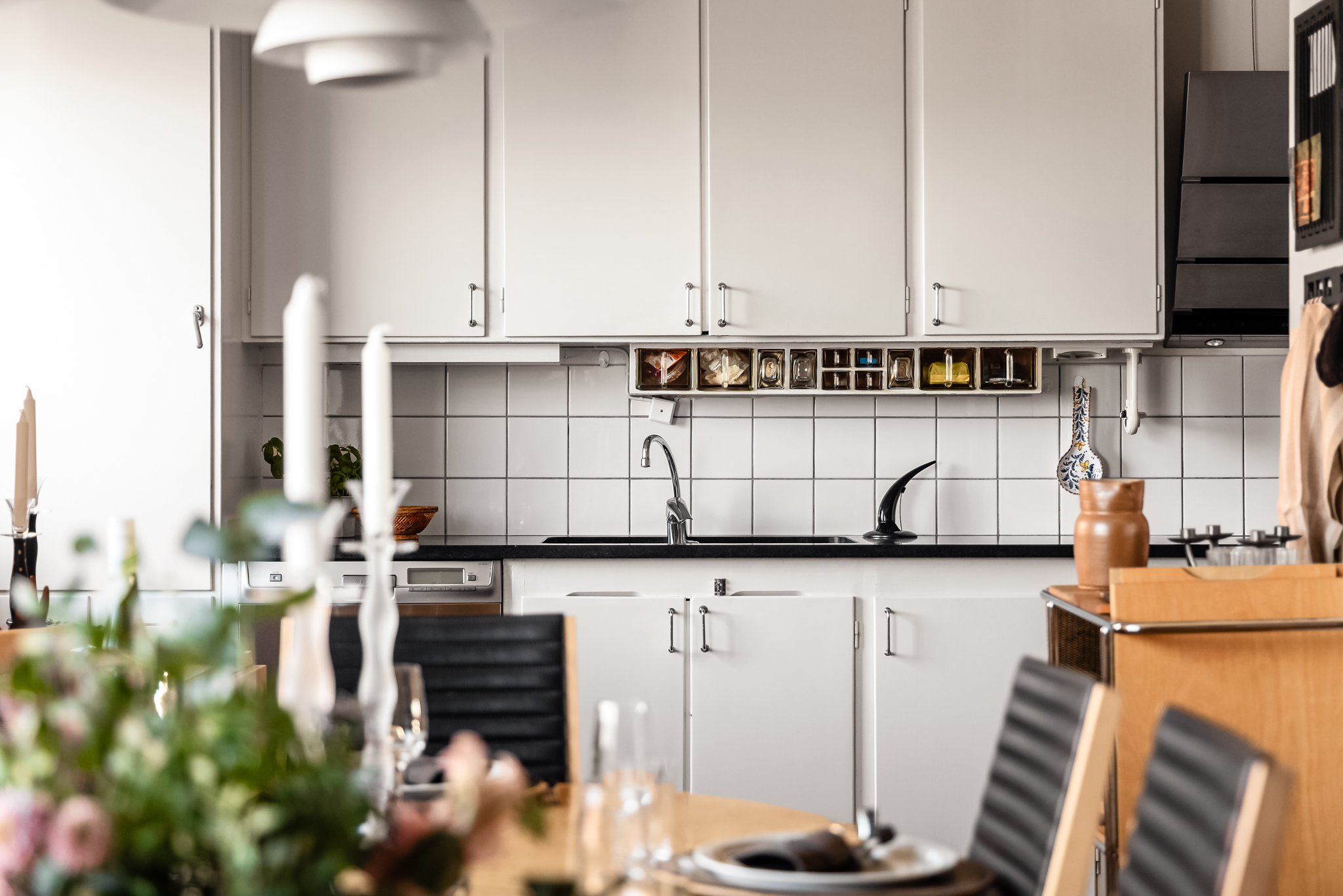 Bastugatan 43
Fotad av @rbk_fotografi,
Redigerad av @chimli.se
.
.
.
#bostadsfotograf #stockholm #mäklarfotograf #interiorphotography #retusch #fastighetsfoto #interiordesign #scandinavianinterior #inredningsinspiration #homedecor #drömhem #interiorinspo #nordichome #interiörfoto #interiör #inredningsdetaljer #homestyling #interiordetails #homeinspo #realestatephotography #bostadsfotografstockholm #norrland #fastighetsfotograf #inredningsdesign #heminredning"