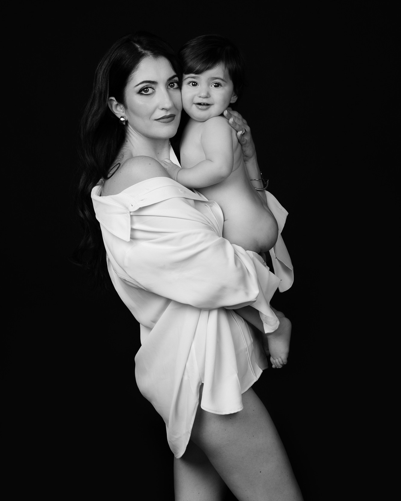 MOTHERHOOD & FAMILY SESSION
It's more than just an image, it's a portrait, it's a bond, it's a legacy, it's forever.🖤
Contact us to customize your maternity portrait experience. We'll create something unique and exclusive for you!
.
www.melaniamaffucciphotographer.com
.
.
HMUA🖤@giuliagrillini.mua
Maternity photoshoot experience
Glamour and fashion maternity portrait
Fotografo gravidanza neonati bambini e famiglia Modena
.
.
#melaniamaffucciphotographer #serviziofotograficomaternità #servizifotograficimaternità #maternityphotoshoot #maternitysession #maternityshoot #maternitá #familyphotoshoot #familyphotography #familyphotosession #maternityglam #momandbaby #motherhood #luxuryphotoshoot #luxuryportrait #luxuryportraitexperience #motherhoodpoetry #motherhoodportrait #fotografomodena #fotografobologna #fotografomaternità #fotografogravidanza #fotografobambini #fotografofamiglia