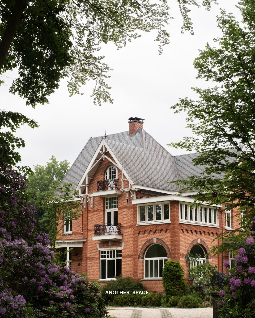 The Beech House | A monumental house with various creative corners for your photo or film production.
📍Turnhout