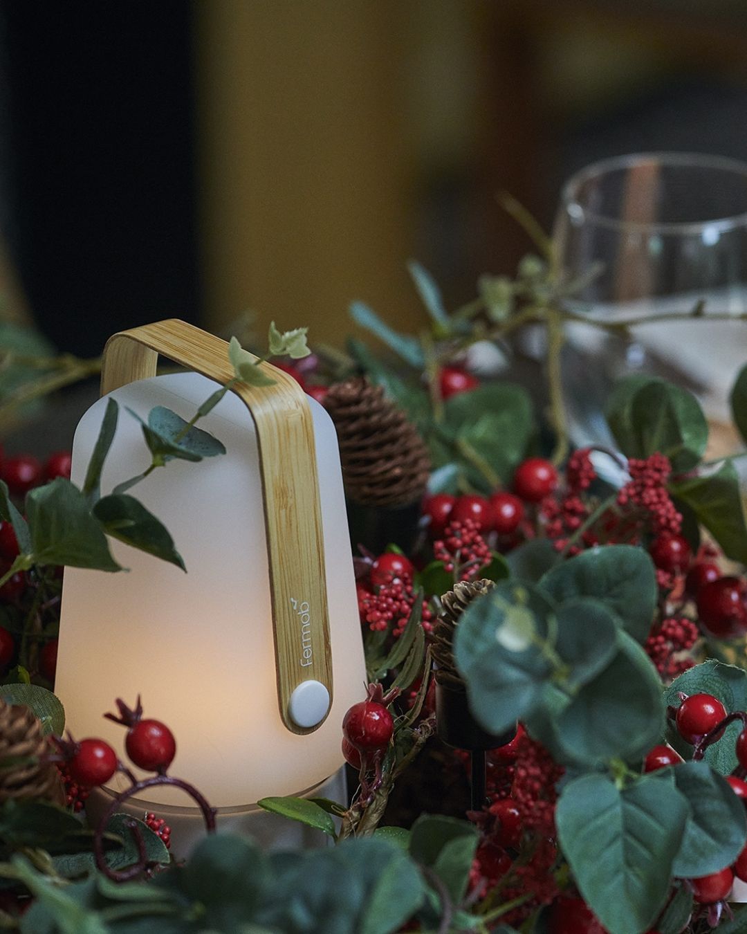 🎄✨ Un Noël unique chez Madera ✨🎄
Offrez des cadeaux inoubliables et élégants avec nos marques d’exception :
🎨 @fermob pour un design moderne et coloré,
🍵 @mariagefreresofficial pour des thés d’exception,
🧸 @moulin_roty pour des jeux et univers enchantés pour enfants,
🍫 @chocolatsvoisin pour des douceurs gourmandes,
🌿 @linfuseur pour des moments de sérénité.
✨ @hoefats pour des cheminées de table au design unique,
🛋️ @haomy_officiel pour des coussins doux et élégants.