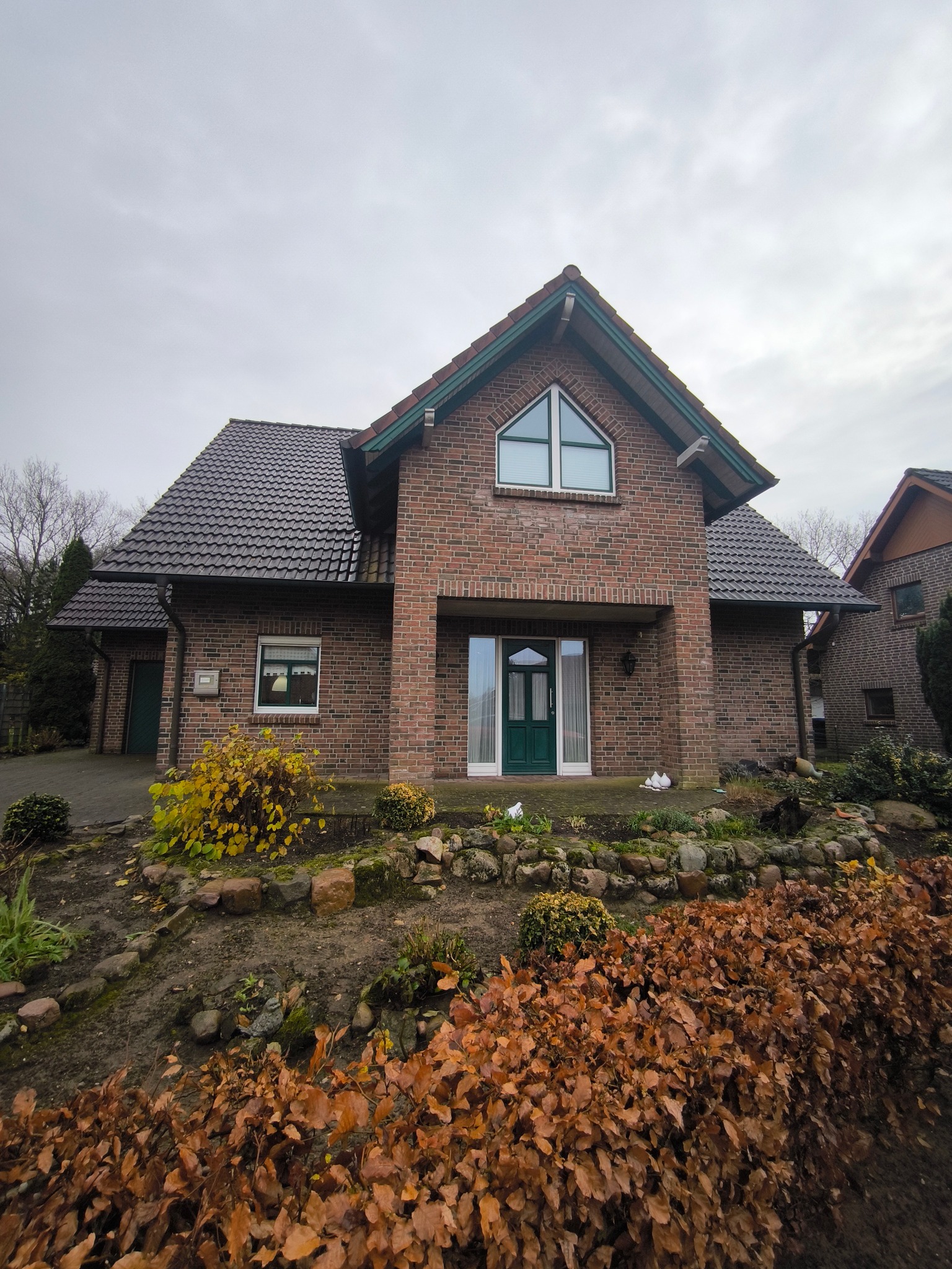 Vorankündigung.💪💪 Uelsen
Großes Wohnhaus in ruhiger Siedlung von Uelsen.
4 Schlafzimmer.
Badezimmer mit Badewanne und Dusche
700qm Grundsstück.
Nähere Infos bei mir
Mobil +491729507551
Mail: moin@joerg-meier-immobilien.de