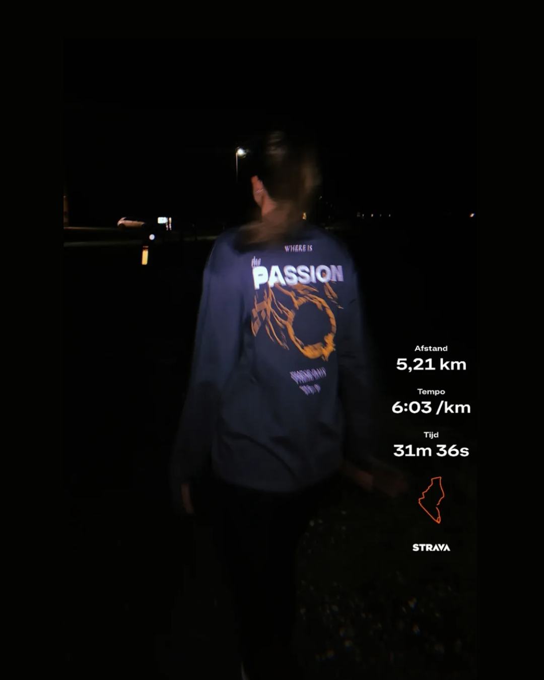 Community in motion. In het donker, doing what it’s made for.
Thanks for the tag 🤍 @leyladeclercq
#nightrun #reflectyourstyle #kwinkslag #thelabel #reflective #nightmood