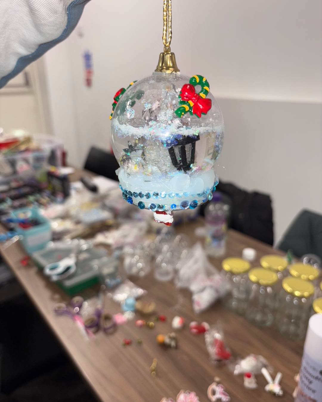 ❄️✨ SNOWGLOBES ✨❄️
Who enjoyed the session on Tuesday? We certainly did. 💖 And look at the incredible creations everyone made.
Thank you for coming guys.
Love, Sammie x