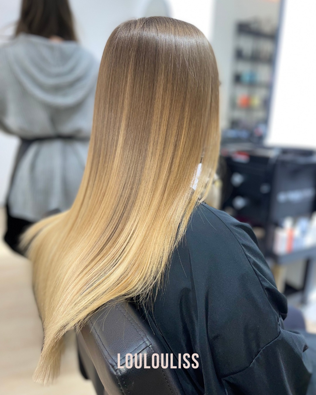 ✨ Le blond peut être lumineux, soyeux et parfaitement discipliné.Ici, un lissage Indien pour une fibre réparée.La magie de nos protocoles Loulouliss 💛
Et pour 2026… préparez-vous, le salon évolue. Beaucoup de nouveautés arrivent.