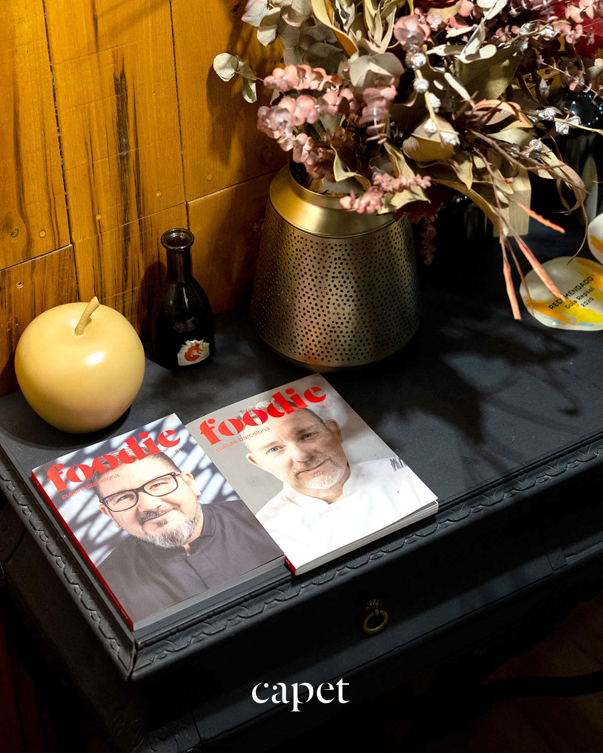 La escena se define por pequeños gestos que construyen carácter.
Un rincón cuidado que acompaña la experiencia con coherencia visual.
🔗 Reserva fácilmente desde el enlace en nuestra bio
📍 Carrer del Cometa, 5, Ciutat Vella, 08002 Barcelona
📞 937 20 44 21
#capetrestaurante #barcelonarestaurants #cocinahonesta #temporadaencapet #restaurantesbarcelona #guíamichelin #cocinadeautor #cocinatecnica #productolocal #barriogotic