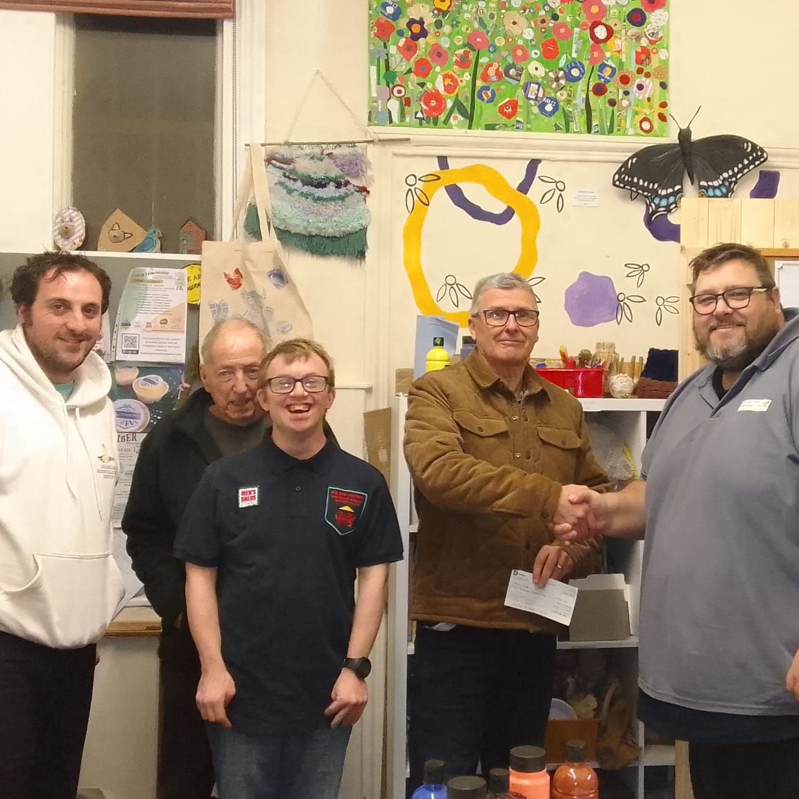 We had a lovely surprise at last night’s Men Shed session — a visit from a Mason of Newtown (pictured with some of the Men Shed members), who, along with his group, had raised and generously donated £500 to support our Shed! 🎉
This amazing contribution will help our members gain new skills and purchase much-needed materials. We are very grateful for their hard work and generosity. Thank you for supporting our community! 🙌🛠️
Diolch yn fawr
#MensShed #CommunitySupport #Newtown #ThankYou #LocalHeroes #SkillsForLife #CommunitySpirit #MakingADifference #NewtownMidWales #NewtownPowys @cedewainnewtown Cedewain lodge 1594 Newtown Freemasons