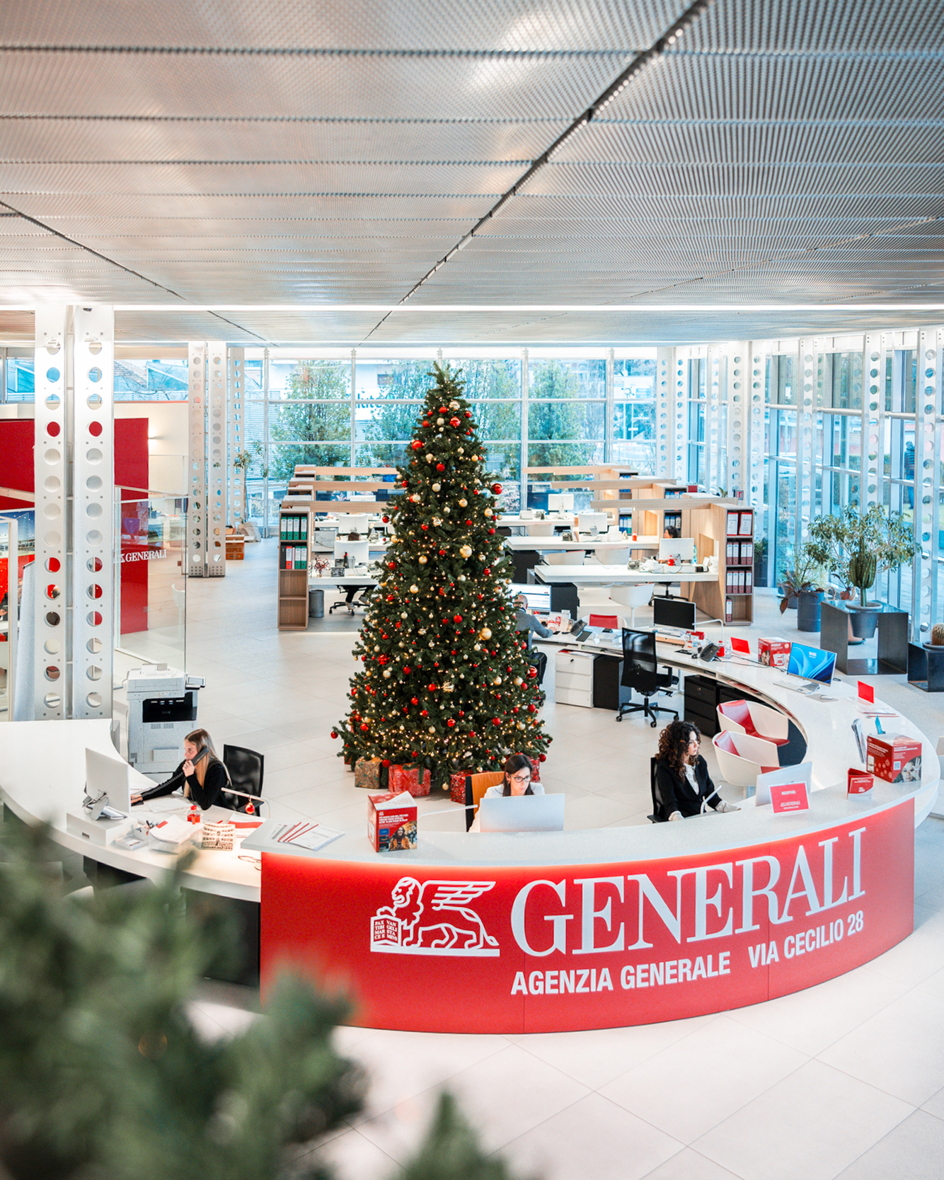 Luci e atmosfera natalizia nella nostra Agenzia ✨🎄
#wearecomoviacecilio #partnerdivita #piùdiunlavoro #generalicomoviacecilio #assicurazioni