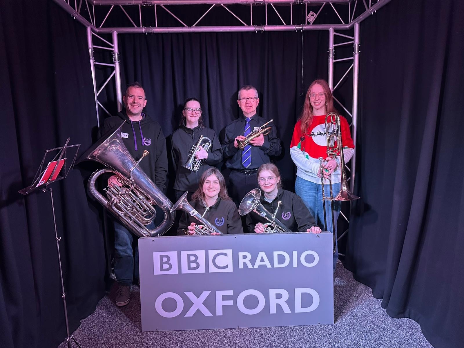 Members of Wantage Band in the studio at @bbcoxford this morning talking all about the Community Carolling Event next Wednesday in Didcot!
Hope to see you there!
#BrassBand #Wantage #Oxfordshire #BBC #Christmas #Radio