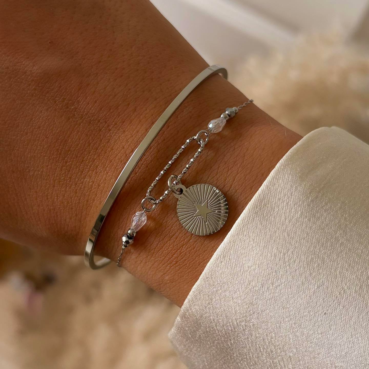 • LILY-JADE 14,99€
• ODETTE 9,99€
#faitmain #bracelet #handmade #jewerly #bijoux #bijouxfemme #creationbijoux #creation #creatricefrancaise #cjjoyas #newcollection