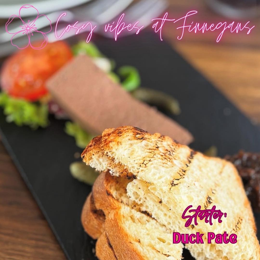 Open this evening from 5.30pm ๐ธ๐ธ
Book via: 01446 500 111 during our open times ๐
Walk ins welcome ๐ค