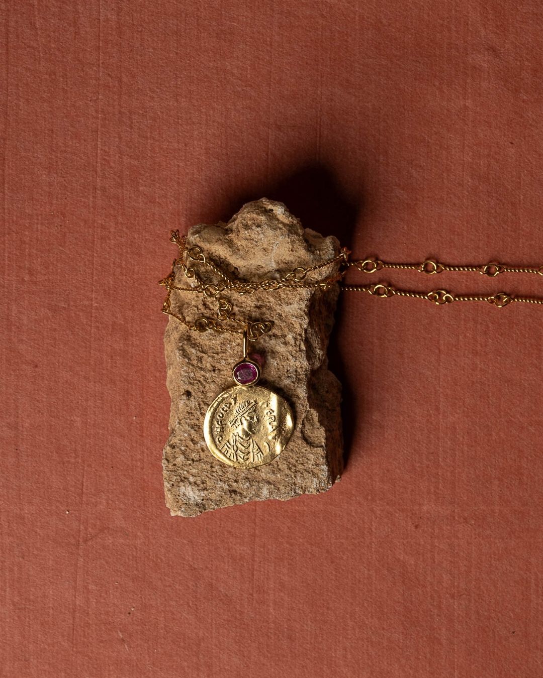 Choose from our handcrafted chains to style your pendants your way. Heritage Gold Era pendant 🌞 #fotinipsarouli #fotinipsaroulijewellery #finejewelry #handmadejewelry