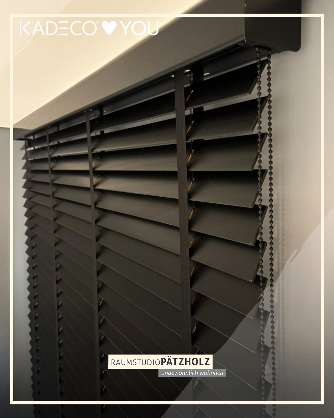 KADECO🖤YOU: Raum-Upgrade mit Holzjalousien!
Unsere maßgefertigten Holzjalousien verleihen jedem Raum eine Atmosphäre voller Wärme, Ruhe und Stil. Die Verbindung aus natürlicher Optik und moderner Linienführung schafft ein harmonisches Ambiente, das sofort begeistert.
Warum Holzjalousien ein echtes Interior-Statement sind:
🤍 Flexible Lichtregulierung – perfekt für Wohn-, Arbeits- oder Rückzugsbereiche
🤍 Natürliche Holzlamellen für eine warme, hochwertige Raumatmosphäre
🤍 Pflegeleicht & langlebig – ideal für den täglichen Einsatz
🤍 Maßanfertigung für jede Fenstergröße und jedes Designkonzept
Ein Upgrade, das man sieht – und spürt!
www.raumstudio.com
____
#raumstudio #raumplanung #raumplaner #raumstudiopätzholz #pätzholz #rielasingen #bodensee #wohnausstellung #wohnen #wohnideen #einrichtungsidee #dekoration #gardinen #bodenbeläge #parkettboden #parkett #weitzerparkett #holzboden #interiordesign #teppichboden #sonnenschutz #rollos #jalousien #showroom #naturboden #plissees #wohntraum @raumstudio_paetzholz 🏠✨