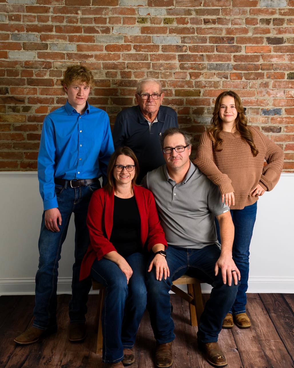 One of the best parts of this job is getting to know families outside the studio 💛
It’s been so fun getting to know this family through curling and all the other little adventures over the past year. Sessions like this feel easy, relaxed, and very them — which is always my favourite way to photograph families.
So grateful they trust me to capture these moments along the way 🤍
#FamilyPhotography
#SouthernAlbertaPhotographer
#LethbridgePhotographer
#CurlingLife
#SmallTownStories
#RealLifeMoments
#FamilySession
#AlbertaFamilies