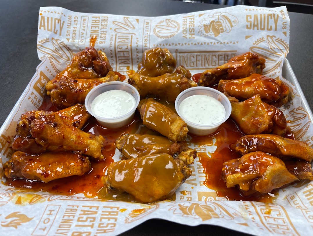 Wings made your way 😎 Try our award-winning Buffalo wings {the same wings served at Baumhower's Victory Grille} in your favorite sauce! 😋🍗