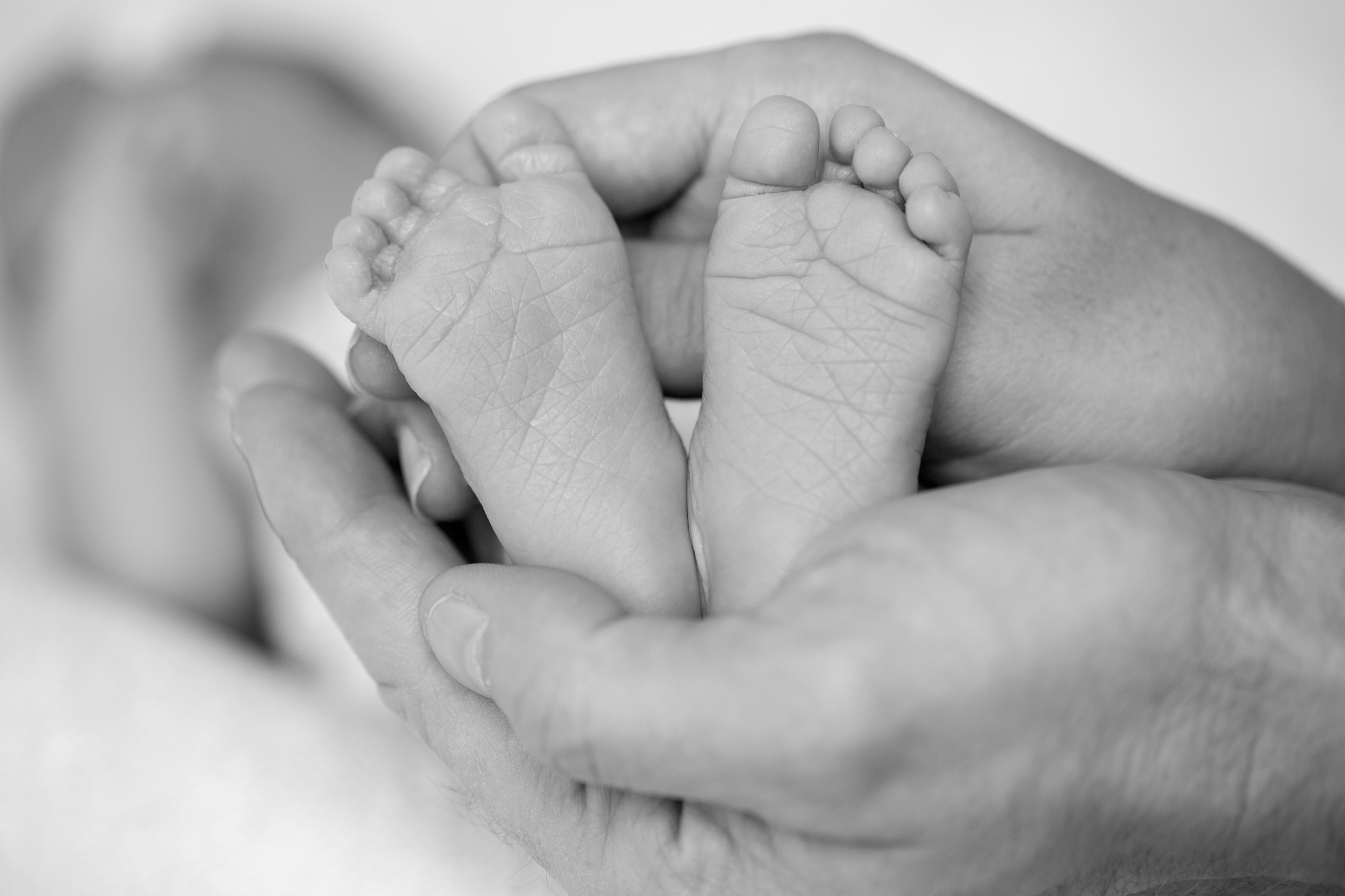 ✨👶 Die leisen ersten Wochen: Warum weniger „Müssen“ mehr Verbindung schafft 🌸🤍
Manchmal vergessen wir, dass die ersten Wochen nach der Geburt keine Zeit sind, in der alles perfekt laufen muss…
Es ist eine Zeit, in der ihr als Familie einfach nur sein dürft. 🌱
Ankommen. Spüren. Staunen. Ohne Erwartungen von außen. ✨
Warum genau diese Ruhe so wertvoll ist, was euch helfen kann wirklich anzukommen – und warum ihr nicht alles allein schaffen müsst – darum geht’s in meinem neuen Blogartikel. 🤍👨👩👧👦
Hier zu lesen (Link in Bio):
https://www.karindanninger.com/post/die-leisen-ersten-wochen-warum-weniger-müssen-mehr-verbindung-schafft
Schau gern rein, wenn du gerade mittendrin steckst oder dich fragst, wie ihr diese ersten, leisen Wochen gestalten könnt. 🌿💫
#Wochenbett #Elternwerden #Familie #Achtsamkeit #Ankommen #Verbindung #Neuanfang #wenigerMüssenmehrSein #karindanninger