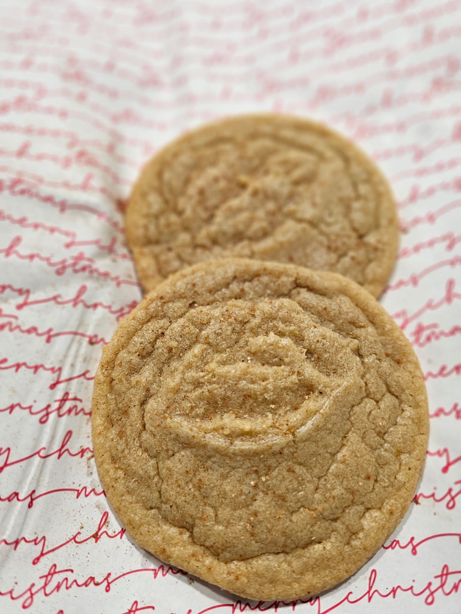 Day 9 of the 12 Days of Christmas 🎄
If you like your cookies crispy on the outside and soft in the middle, say less 😌
These Eggnog cookies did NOT disappoint.
To drizzle or not to drizzle?
What y'all think?