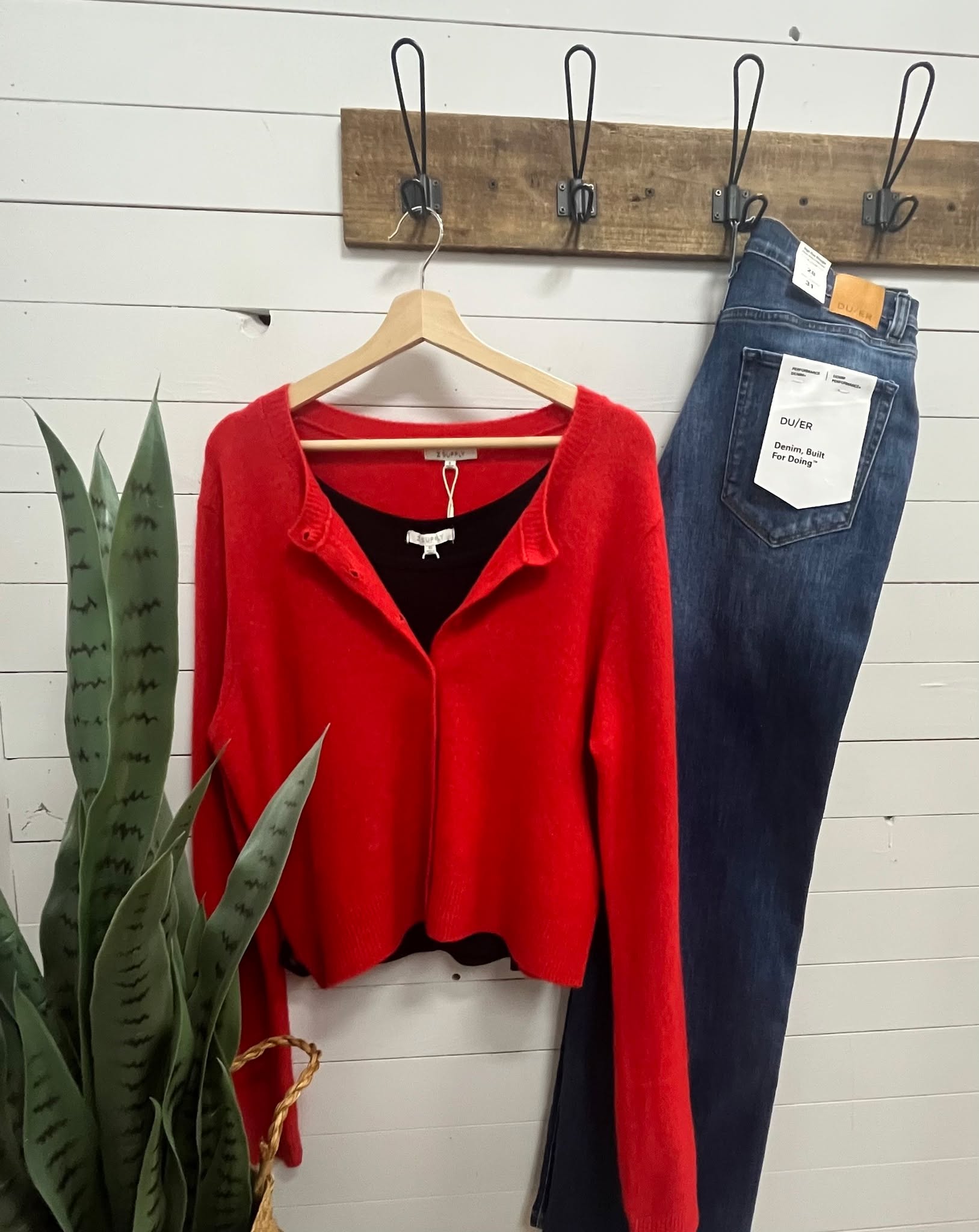 Day 3: Holiday Surf Lookbook 🌴🎁�
From warm layers to everyday style, here’s some outfits we put together for you. From Christmas morning to Christmas Dinner. �Which look is your favourite?