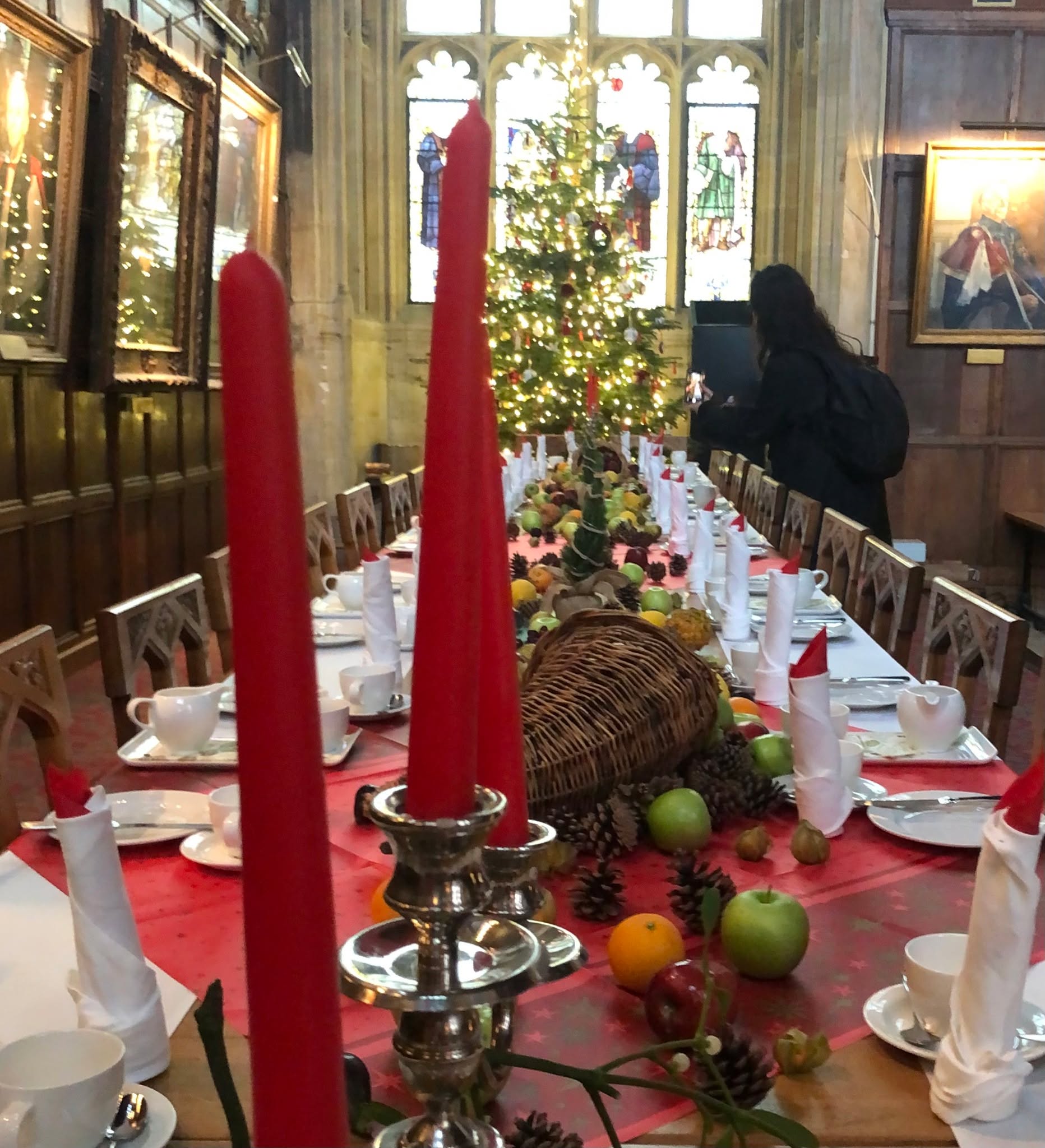 Ready for another Christmas meal at #christchurchoxford: surely the most lavishly decorated Oxford college this season.
#oxford #oxforduniversity #christmastable
#explore_britain_ #traveling_uk
#photosofengland #instabritain #europetravel